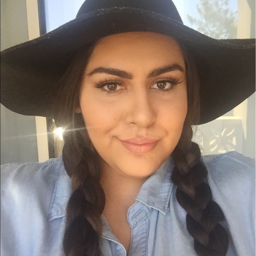 Meet your Posher, Desiree